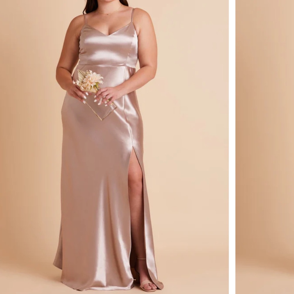 JAY DRESS
SHINY SATIN TAUPE